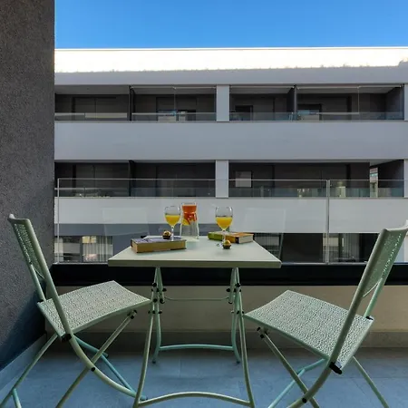 Hica Apartament *